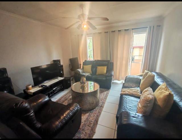3 BEDROOM APARTMENT FOR SALE IN ZWARTKOP